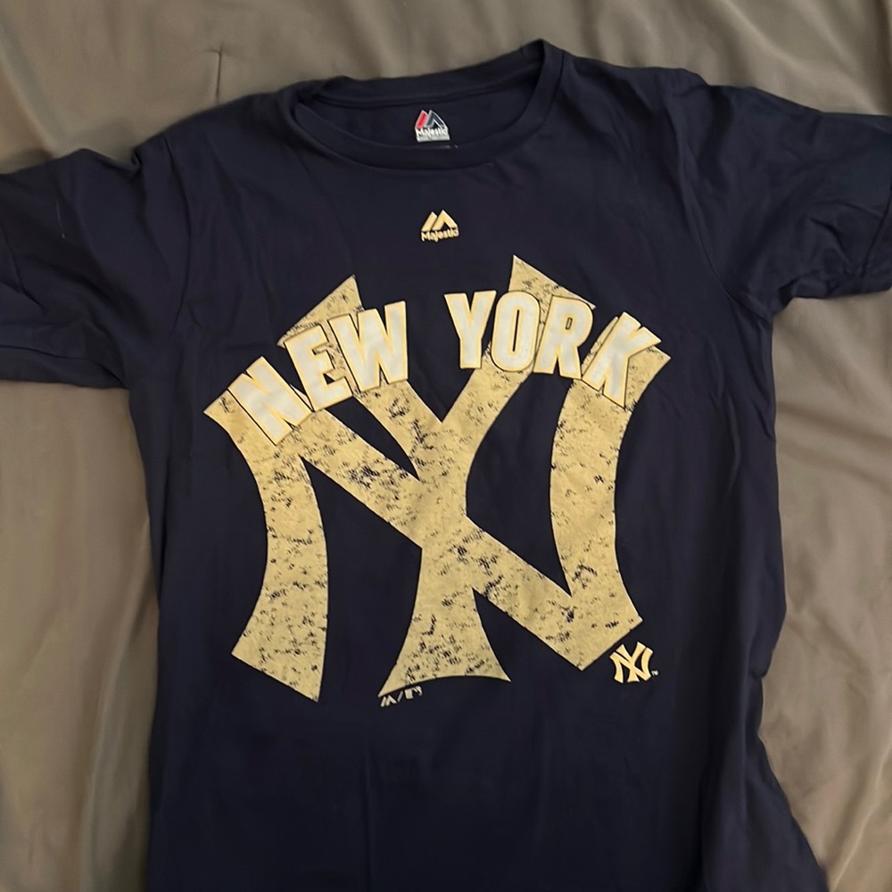 Majestic Vintage Style New York Yankees t shirt (Men’s S)